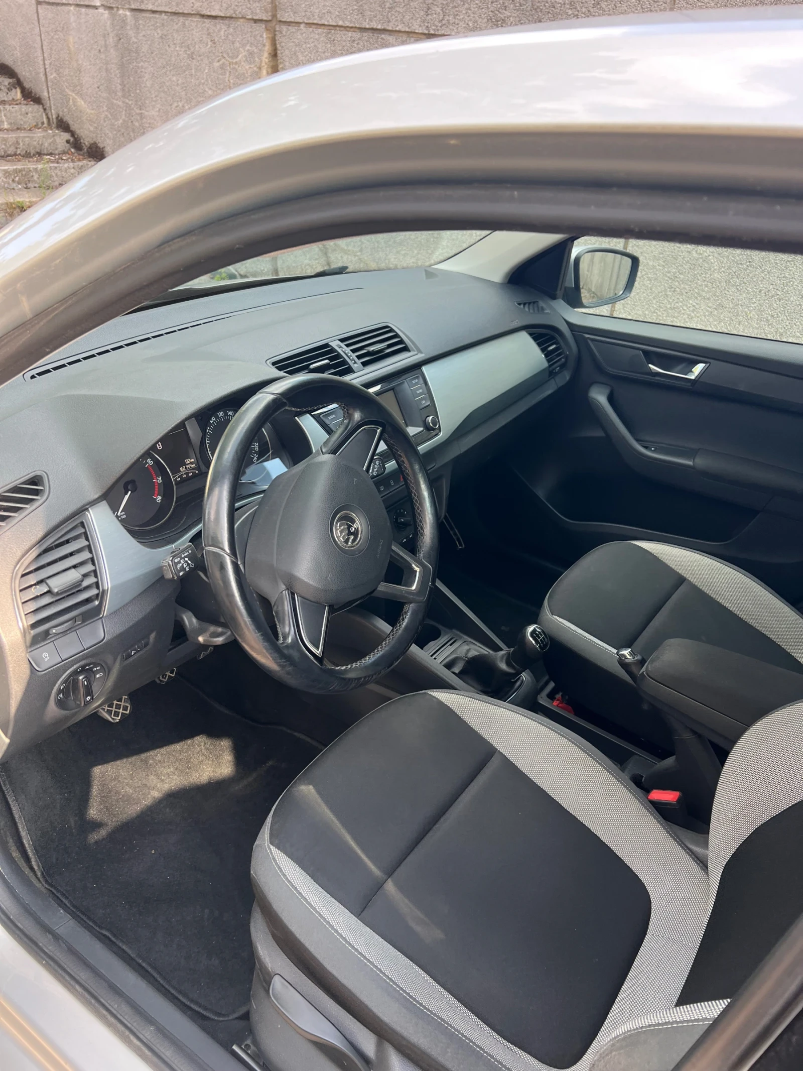 Skoda Fabia MPI, снимка 4 - Автомобили и джипове - 53626910
