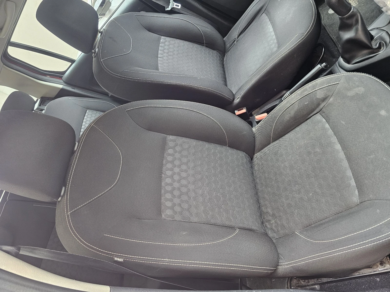 Dacia Logan 1.5dci, снимка 8 - Автомобили и джипове - 53975190