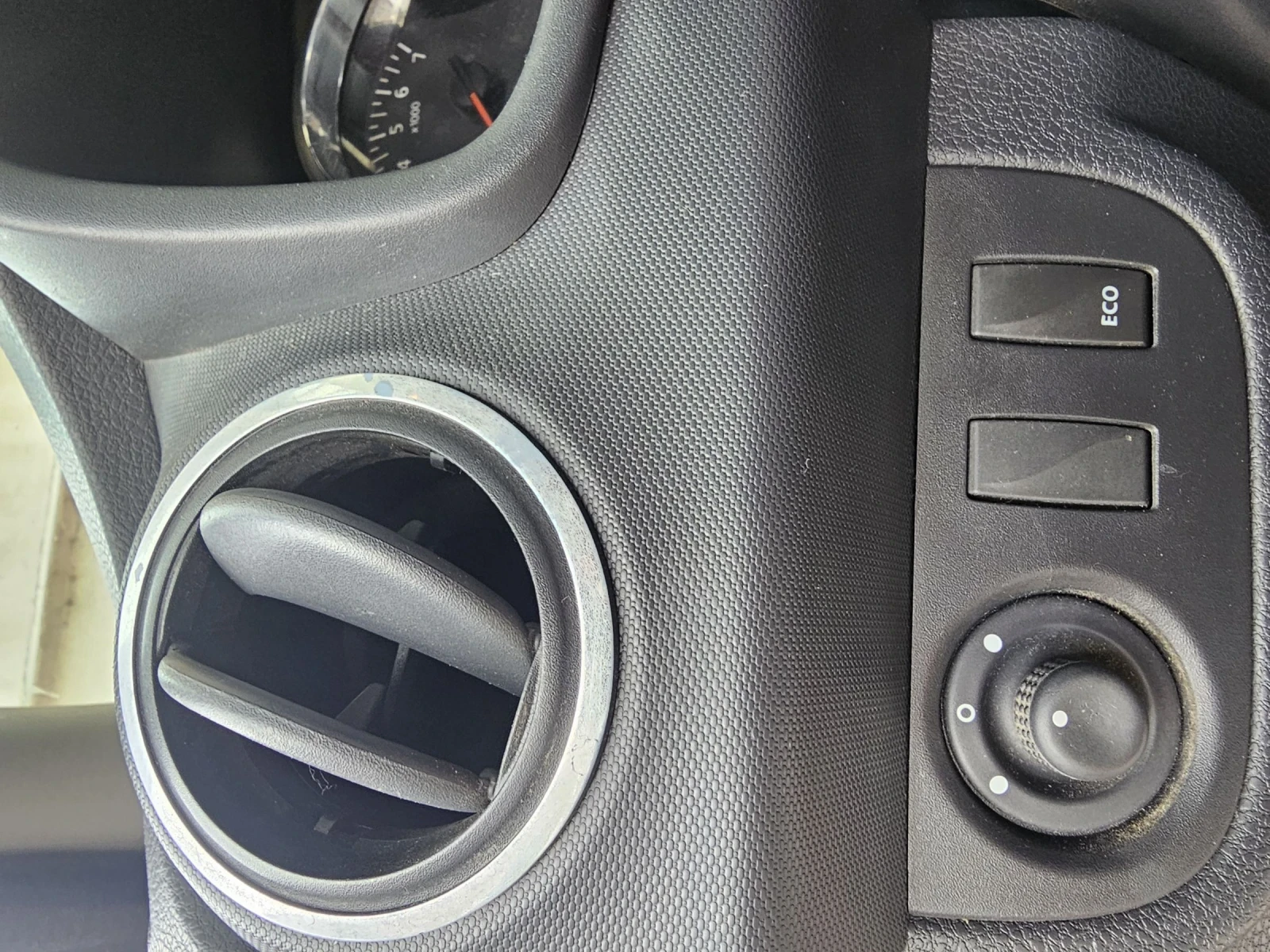 Dacia Logan 1.5dci, снимка 6 - Автомобили и джипове - 53975190