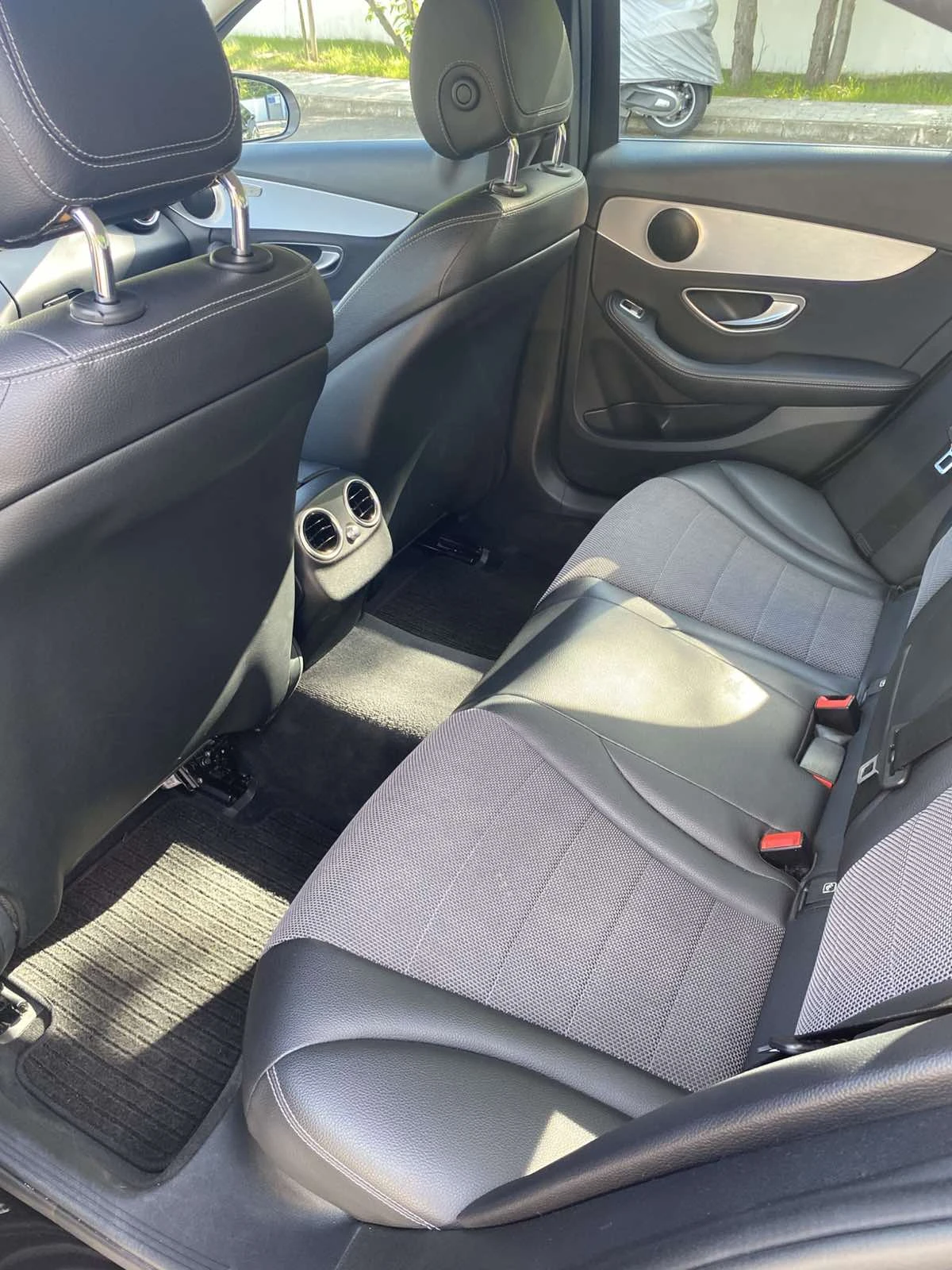 Mercedes-Benz C 220, снимка 3 - Автомобили и джипове - 54610091