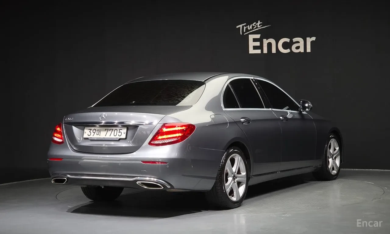 Mercedes-Benz E 200 AVANTGARDE* 360 КАМЕРИ* KEYLESS* КРАЙНА ЦЕНА* , снимка 3 - Автомобили и джипове - 56360873
