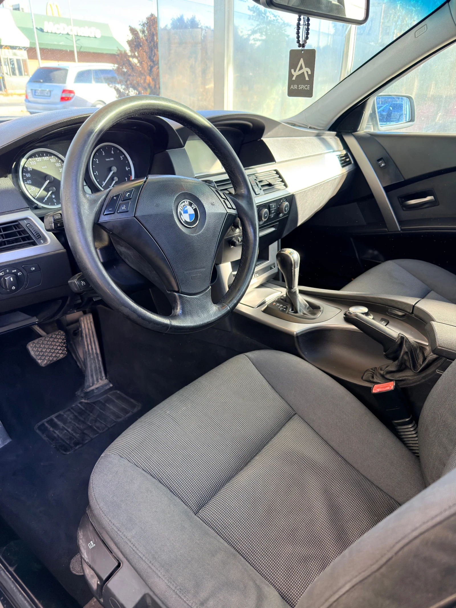 BMW 520, снимка 10 - Автомобили и джипове - 56572644
