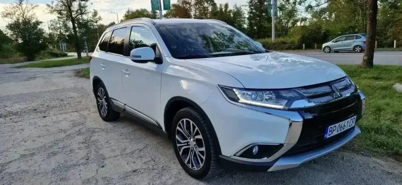 Mitsubishi Outlander 2.2did 4x4, снимка 2 - Автомобили и джипове - 48432053