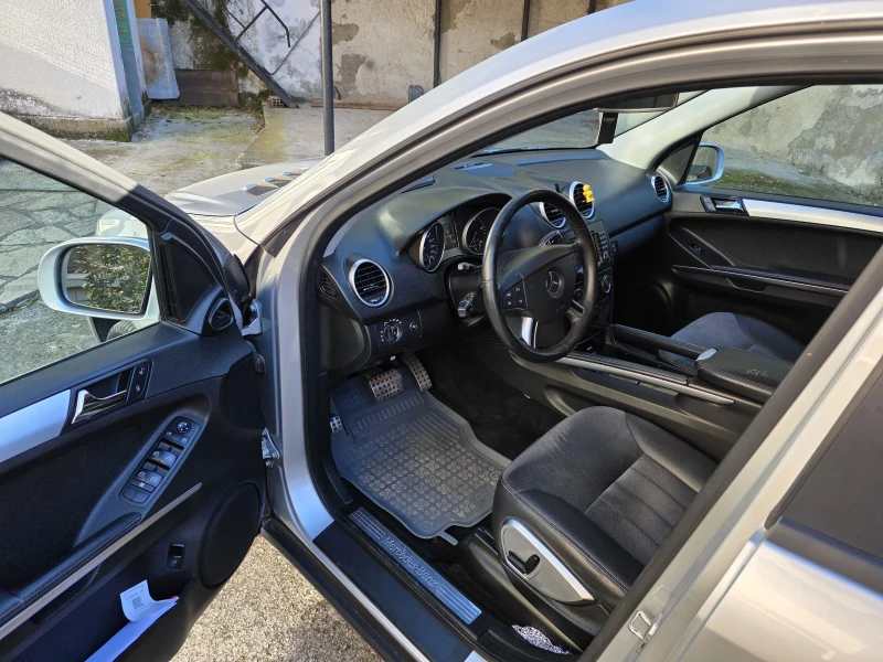 Mercedes-Benz ML 320 4Matic, снимка 9 - Автомобили и джипове - 52646044