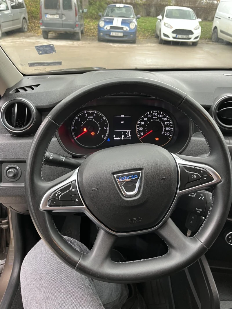 Dacia Duster, снимка 13 - Автомобили и джипове - 52937618