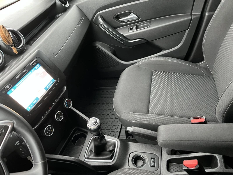 Dacia Duster, снимка 12 - Автомобили и джипове - 52937618