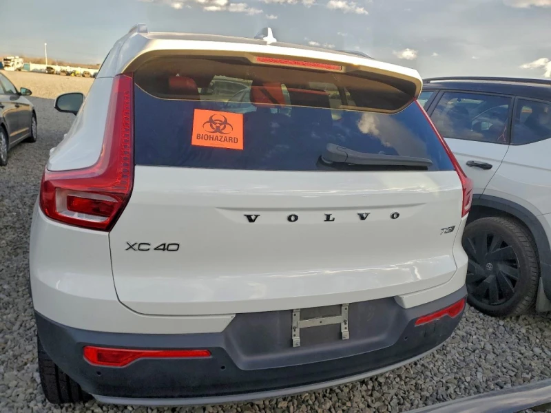 Volvo XC40 MOMENTUM, снимка 3 - Автомобили и джипове - 53058006