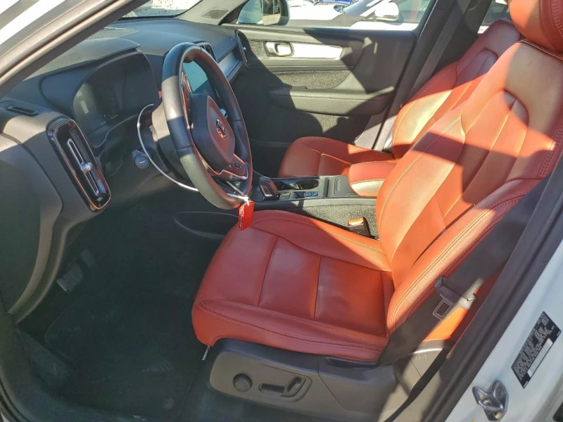 Volvo XC40 MOMENTUM, снимка 7 - Автомобили и джипове - 53058006