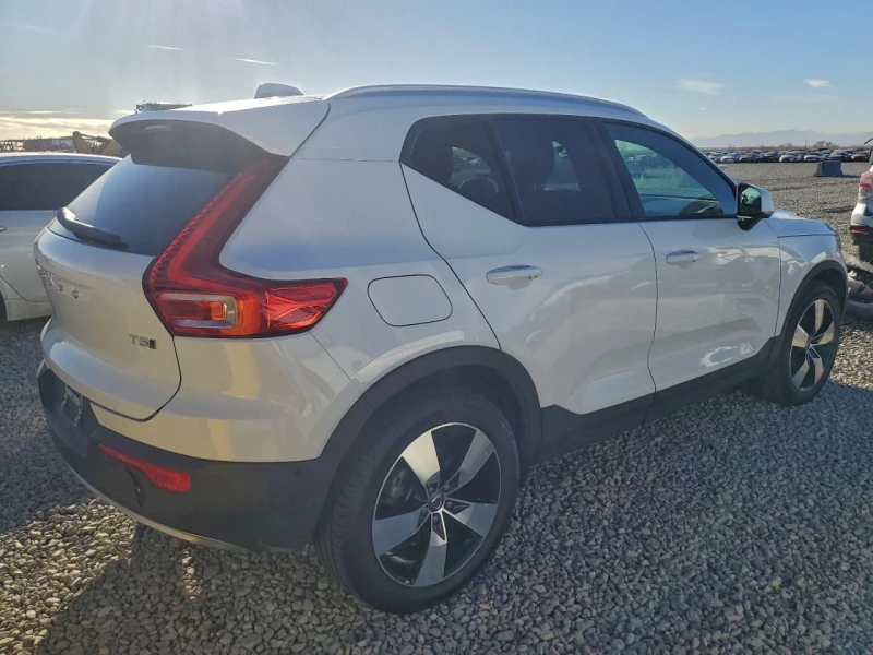 Volvo XC40 MOMENTUM, снимка 4 - Автомобили и джипове - 53058006
