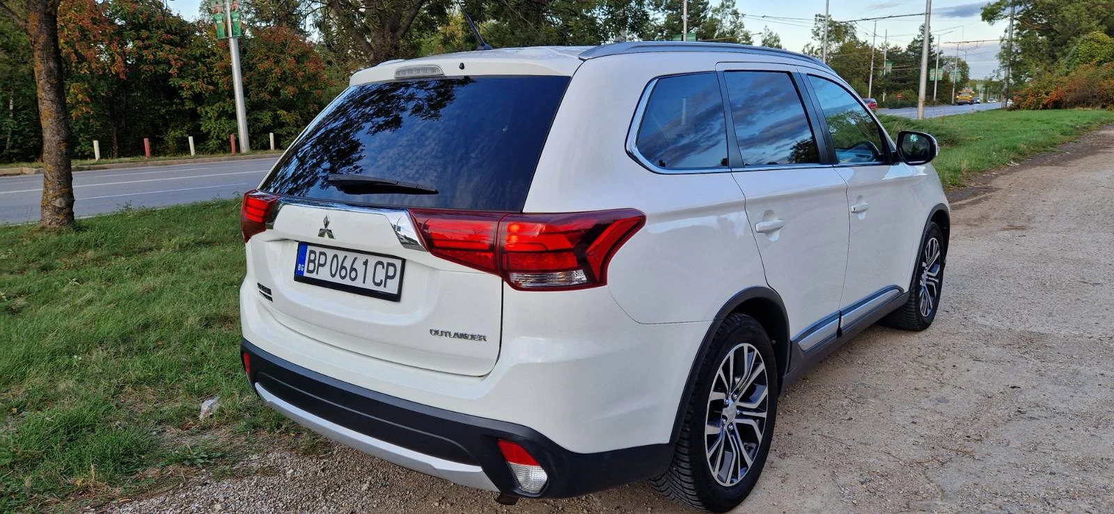 Mitsubishi Outlander 2.2did 4x4 - изображение 4