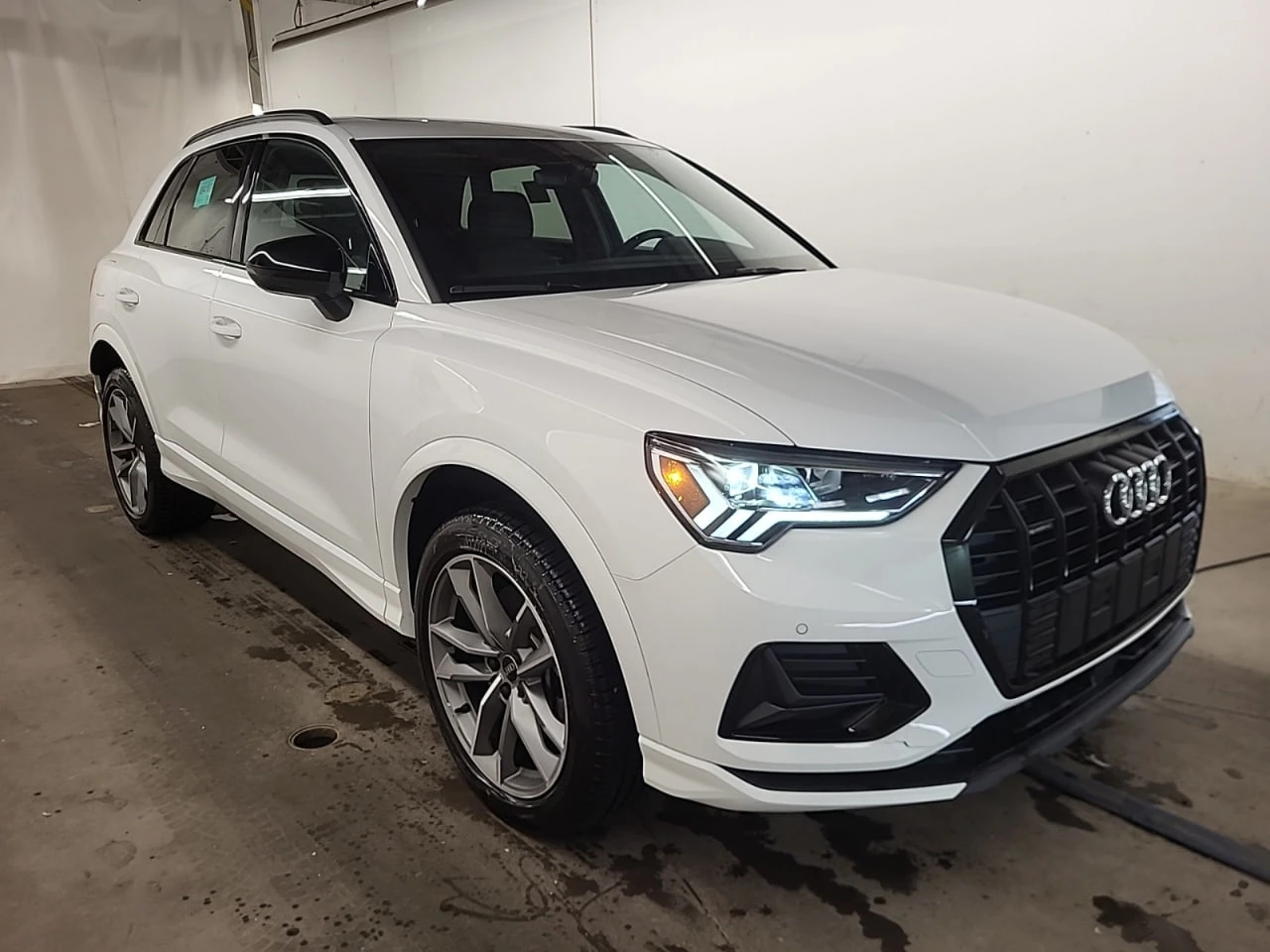 Audi Q3 * CARFAX * АВТО КРЕДИТ * ЦЕНА ДО БГ! - изображение 3