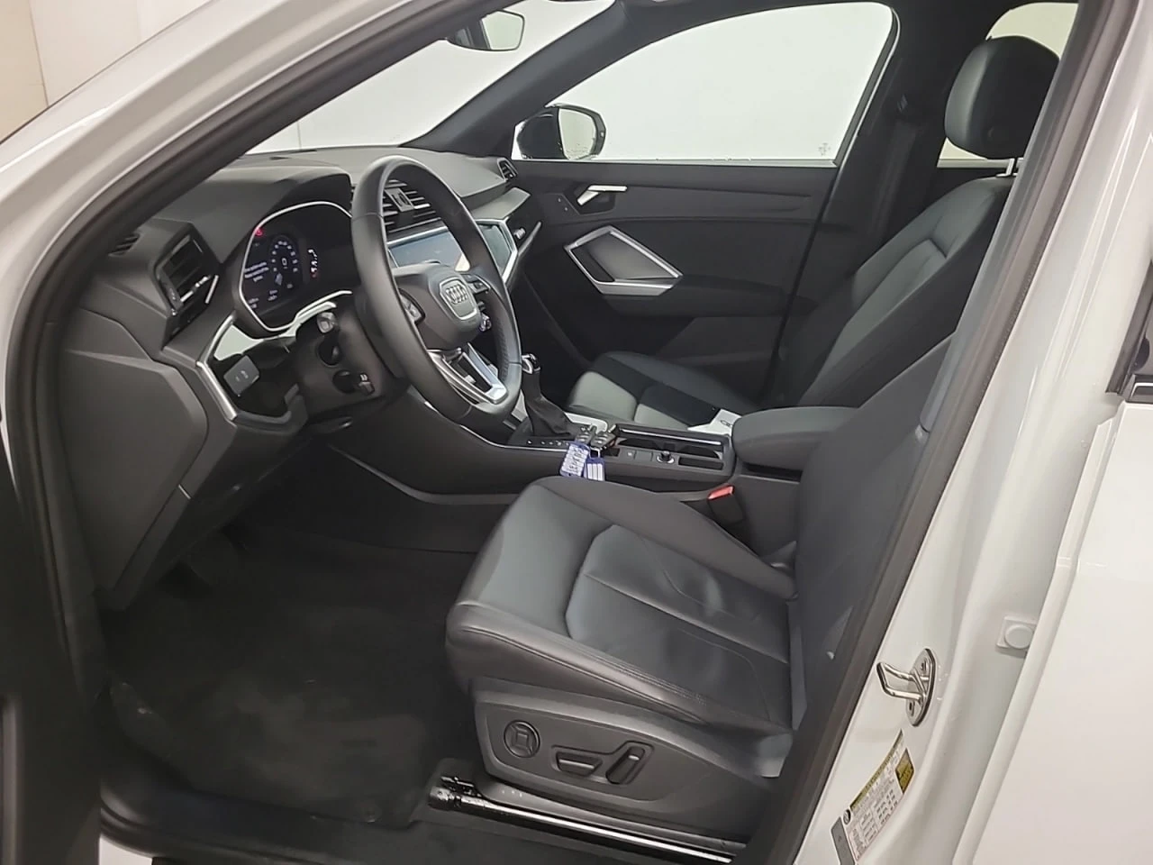 Audi Q3 * CARFAX * АВТО КРЕДИТ * ЦЕНА ДО БГ! - изображение 8