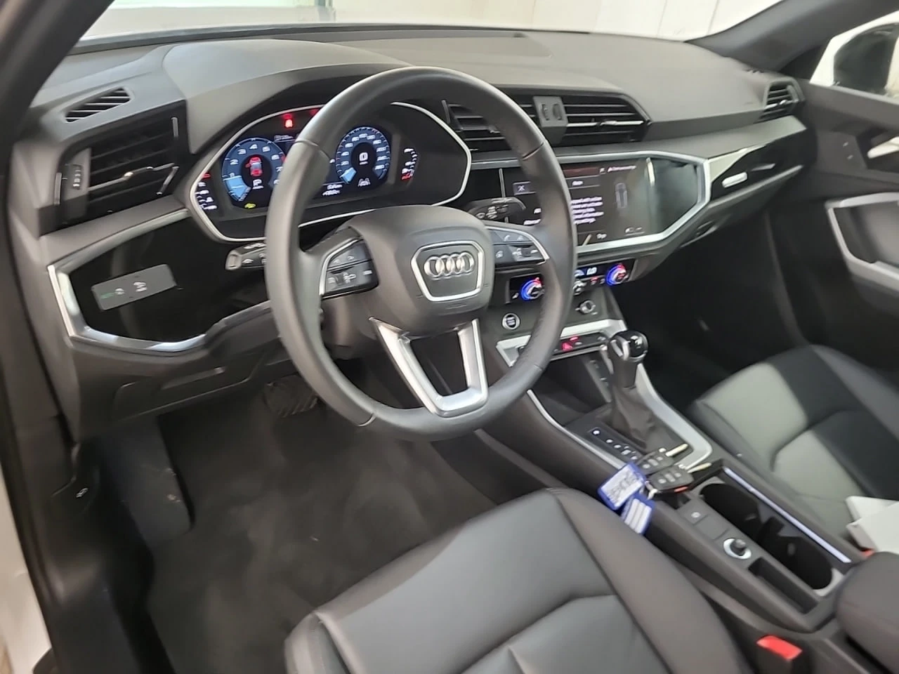 Audi Q3 * CARFAX * АВТО КРЕДИТ * ЦЕНА ДО БГ! - изображение 9