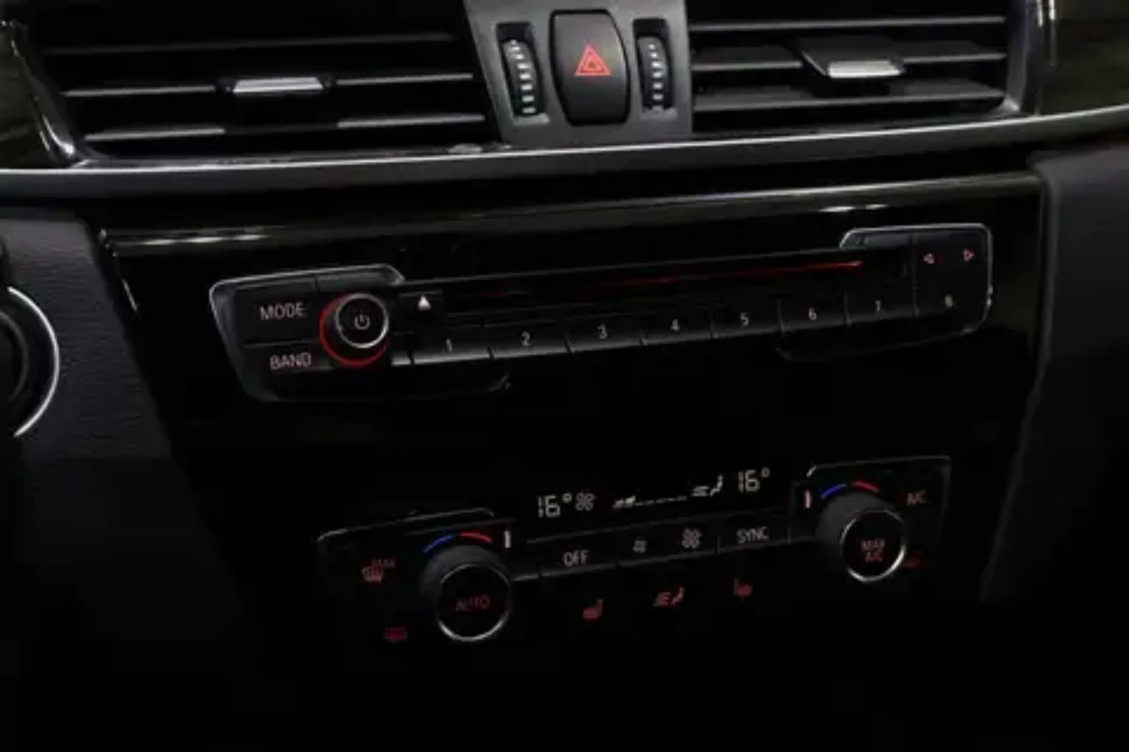 BMW X1 2018/123000KM/ПОДГРЕВ/4Х4/КАМЕРА, снимка 14 - Автомобили и джипове - 53883792