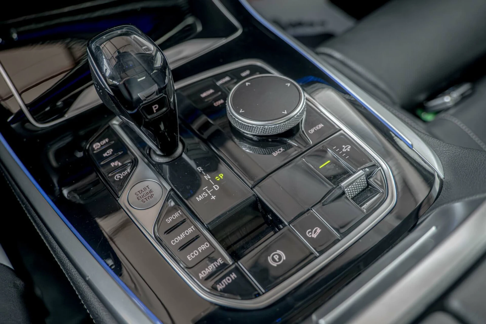 BMW X7 40I/Harman Kardon/Панорама/Камера 360/Амбиент/Обду, снимка 10 - Автомобили и джипове - 54072308