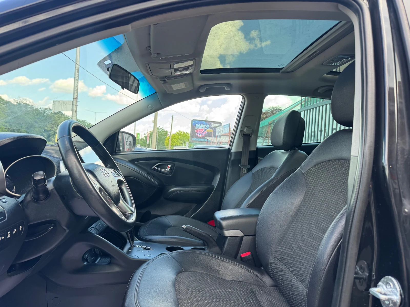 Hyundai IX35 2.0 Crdi Швейцария Фул Екстри ТОП, снимка 10 - Автомобили и джипове - 54661419