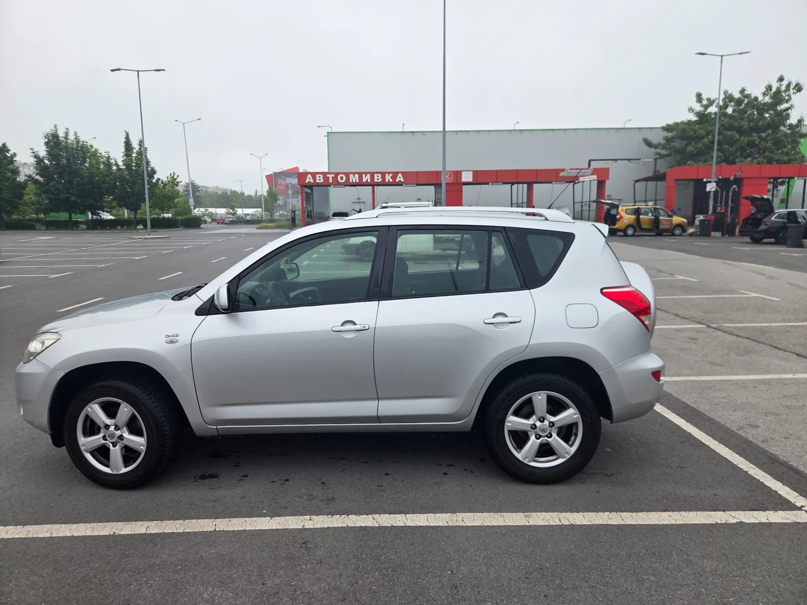 Toyota Rav4 2.2 d4d, снимка 5 - Автомобили и джипове - 54848809