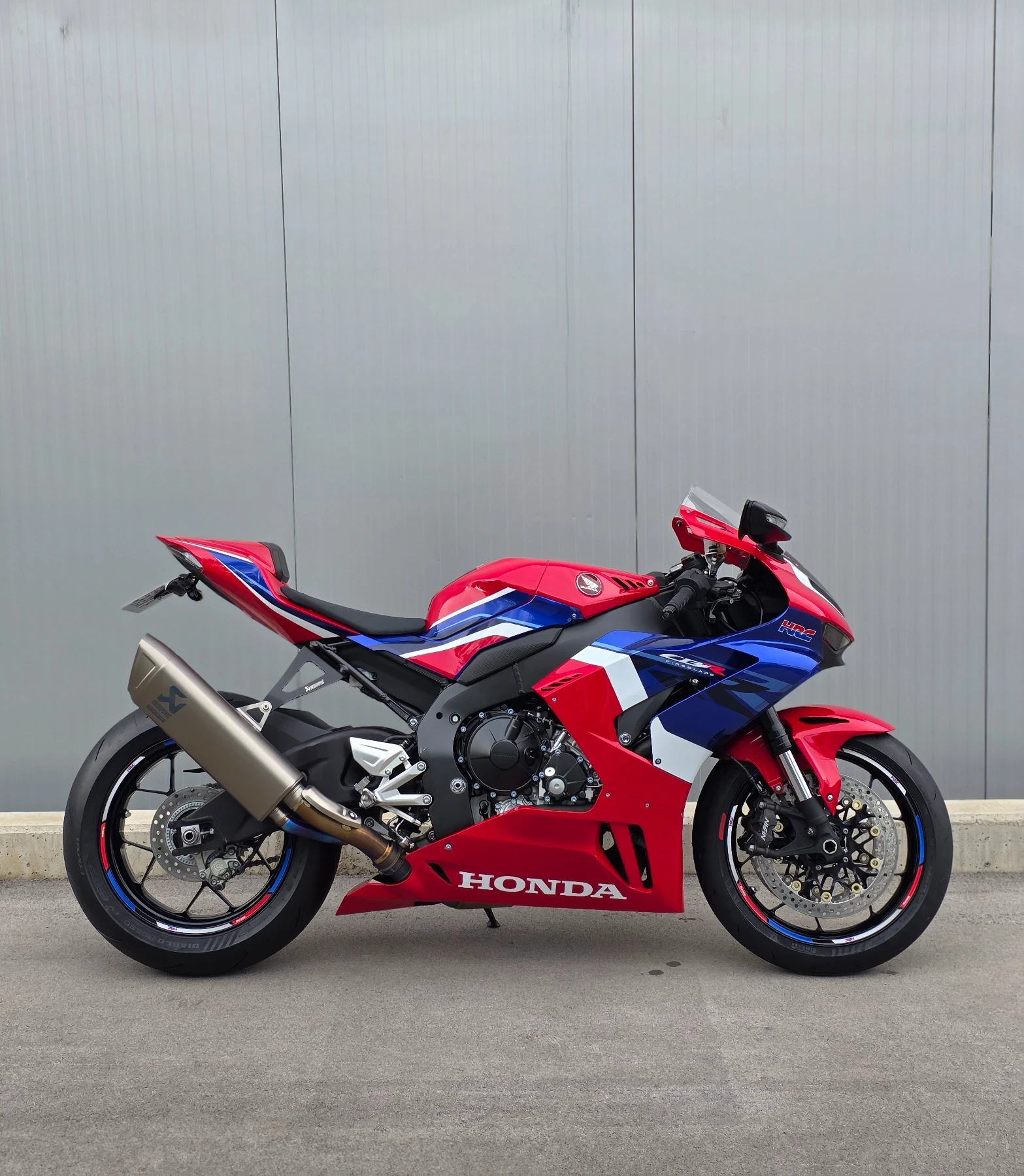 Honda Cbr  1000 RR-R / SC82 / 2022 - изображение 2