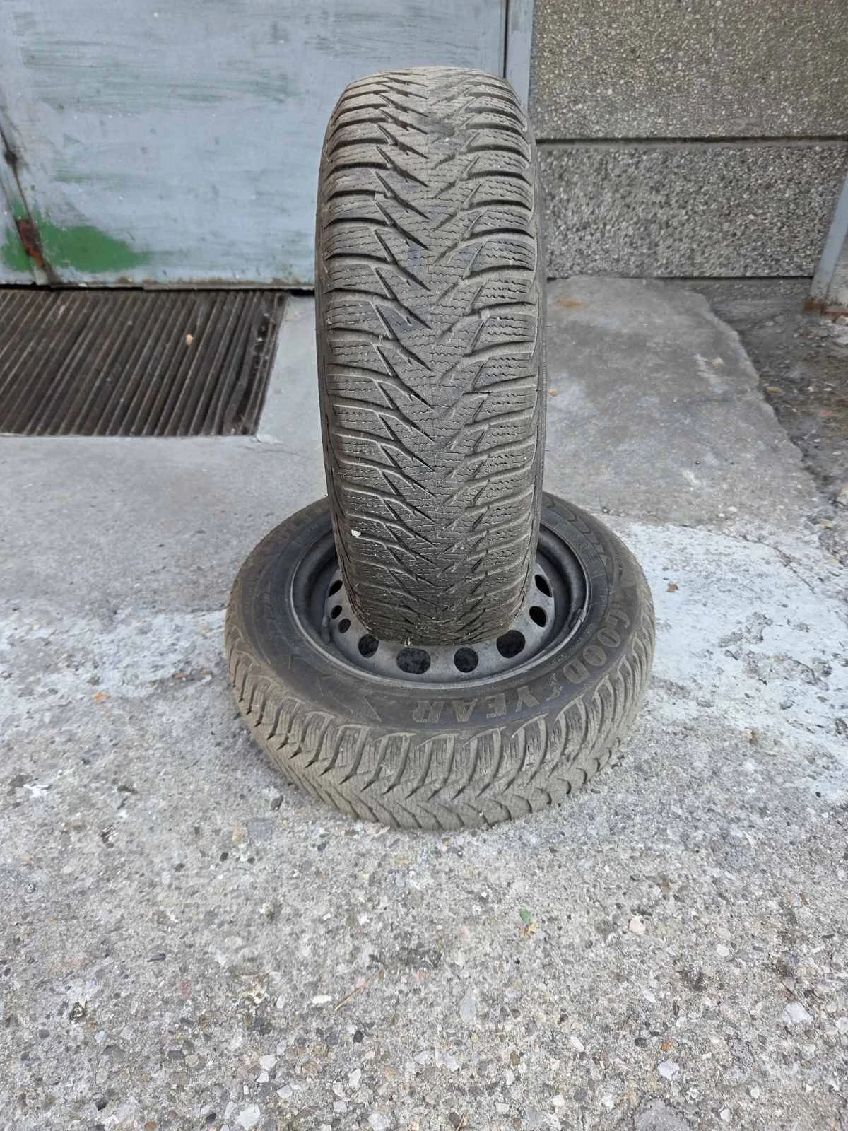Гуми с джанти Goodyear 175/65R14, снимка 3 - Гуми и джанти - 55838325