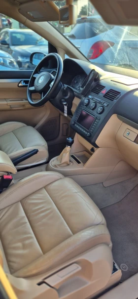 VW Touran 2.0TDI* NAVI* 6+ 1* КОЖА, снимка 11