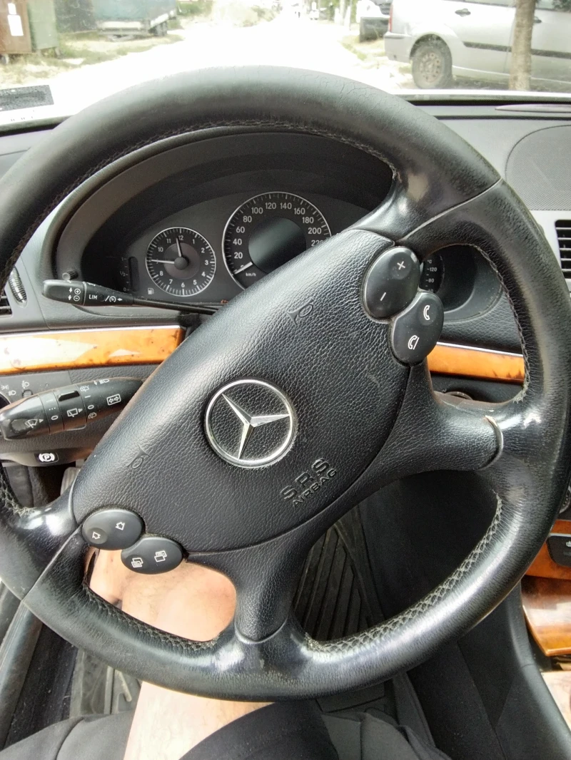 Mercedes-Benz E 220, снимка 9 - Автомобили и джипове - 51550533