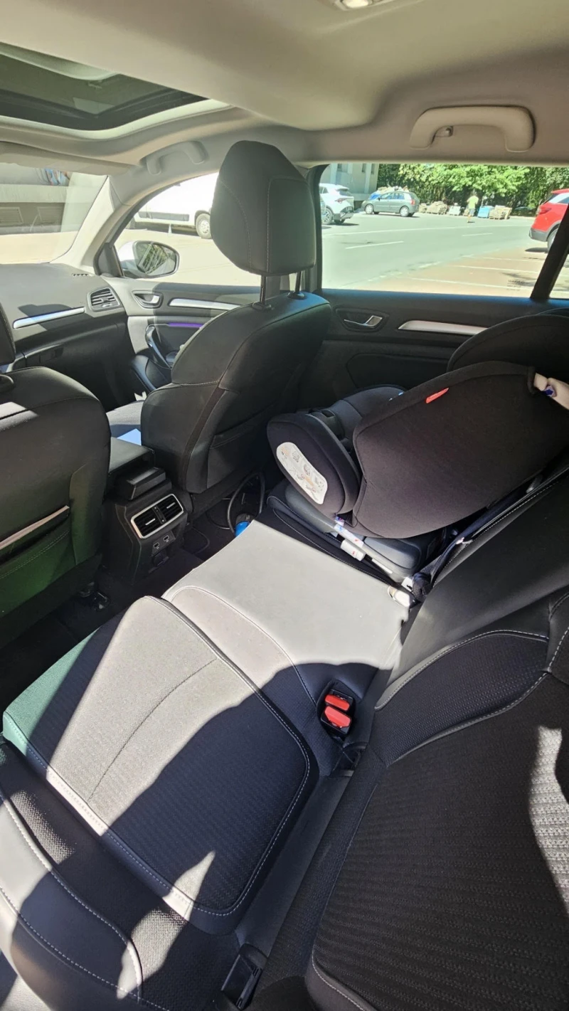 Renault Megane E-TECH Plug-in 160 , снимка 5 - Автомобили и джипове - 52555404