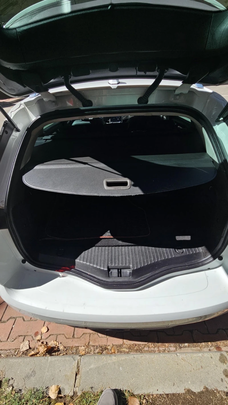 Renault Megane E-TECH Plug-in 160 , снимка 6 - Автомобили и джипове - 52555404