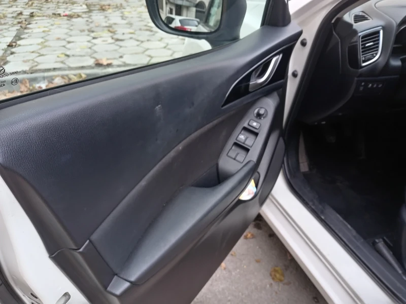 Mazda 3, снимка 9 - Автомобили и джипове - 52514251