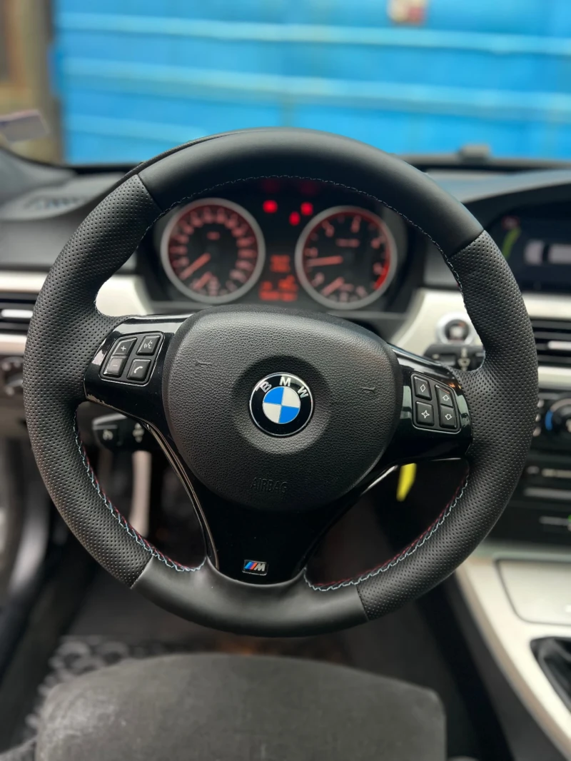 BMW 330 М-Пакет / Задно / Панорама, снимка 9 - Автомобили и джипове - 52704687