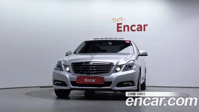 Mercedes-Benz E 200, снимка 3 - Автомобили и джипове - 56077577