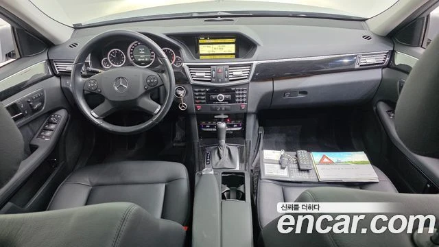 Mercedes-Benz E 200, снимка 7 - Автомобили и джипове - 56077577