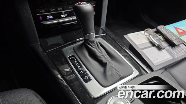 Mercedes-Benz E 200, снимка 9 - Автомобили и джипове - 56077577