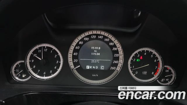 Mercedes-Benz E 200, снимка 8 - Автомобили и джипове - 56077577