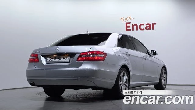 Mercedes-Benz E 200, снимка 2 - Автомобили и джипове - 56077577