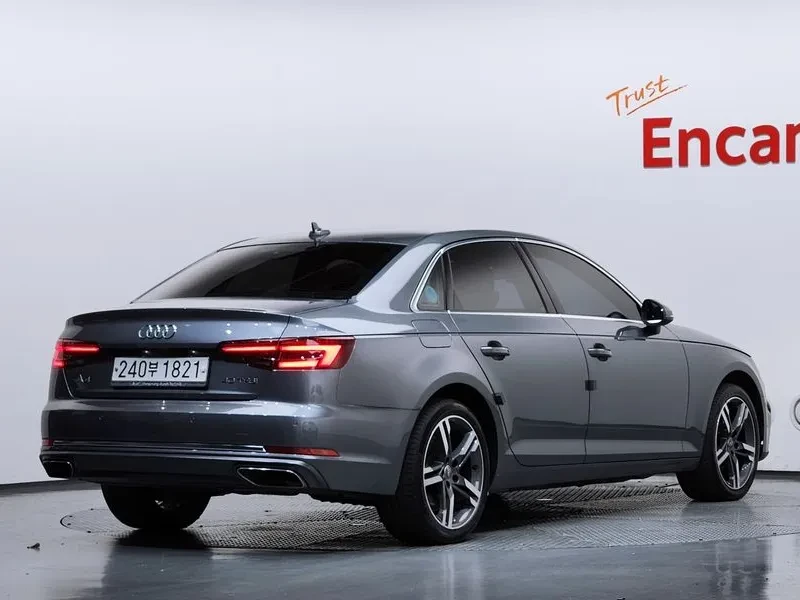 Audi A4 40 TFSI , снимка 3 - Автомобили и джипове - 56325251