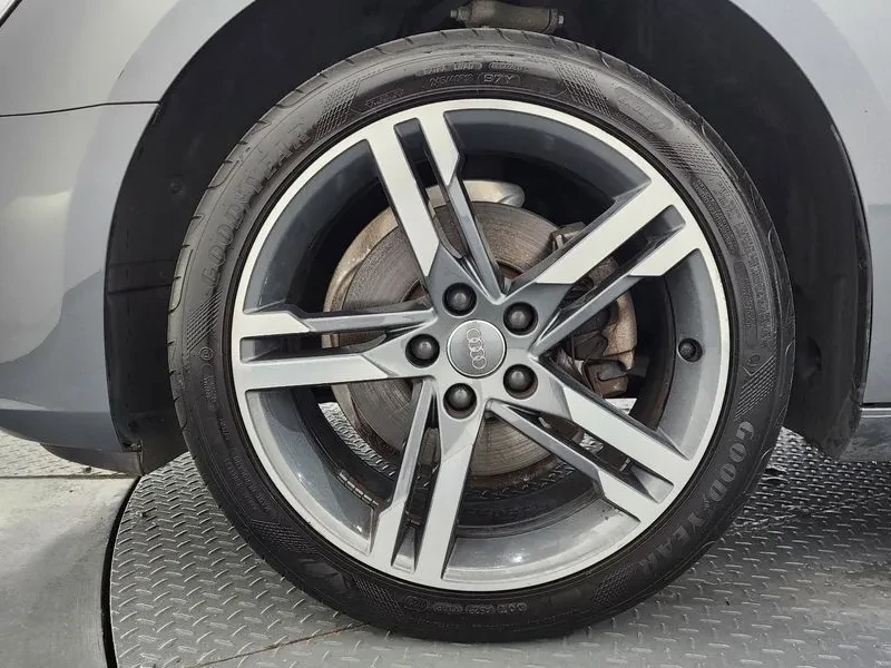 Audi A4 40 TFSI , снимка 9 - Автомобили и джипове - 56325251