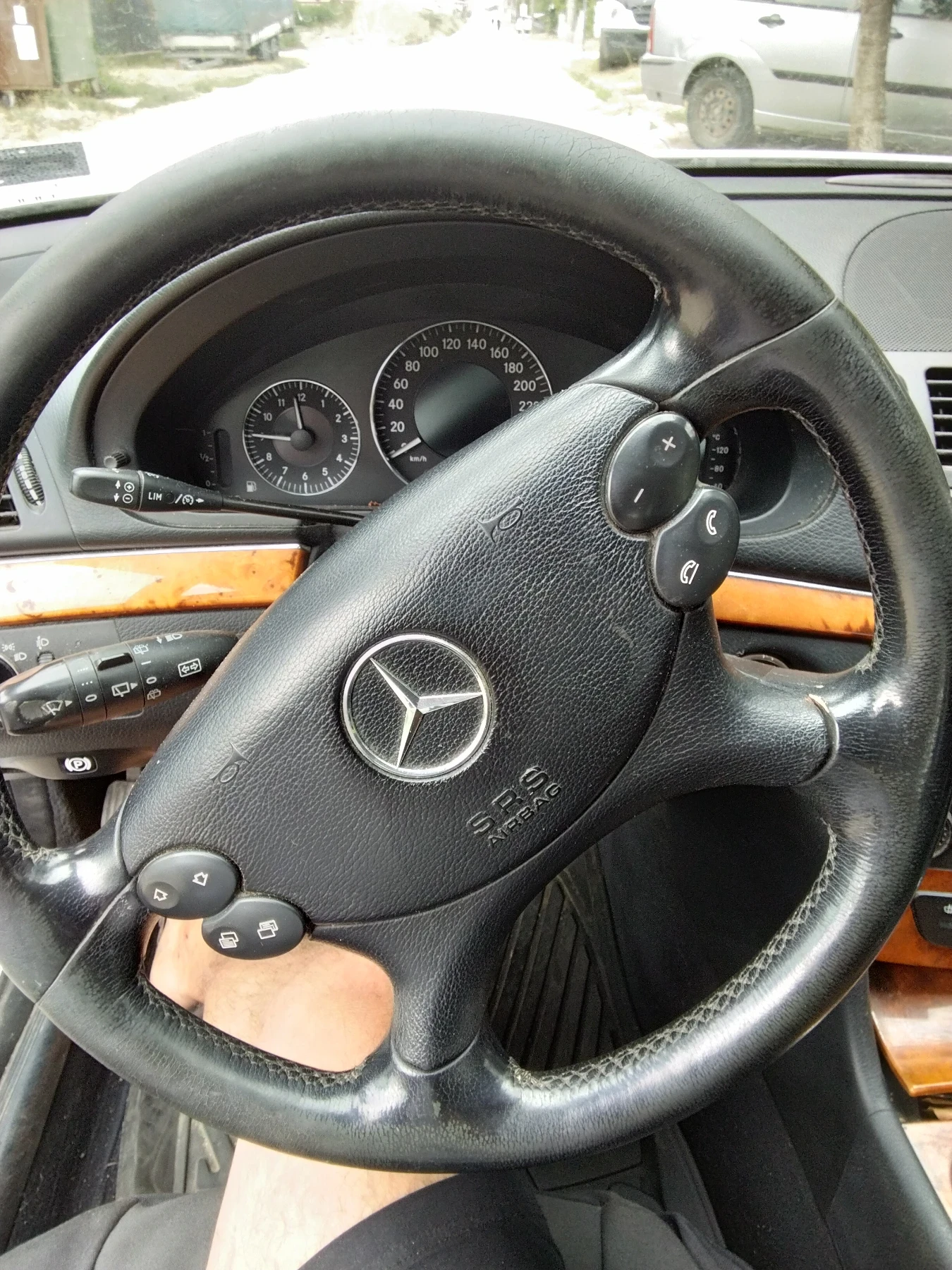 Mercedes-Benz E 220  - изображение 9