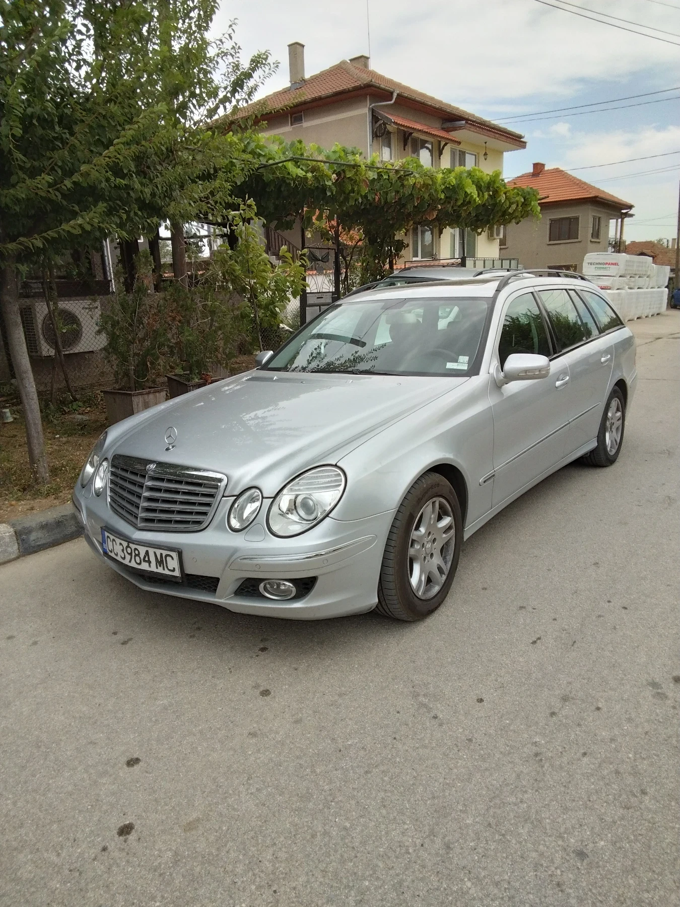 Mercedes-Benz E 220  - изображение 10