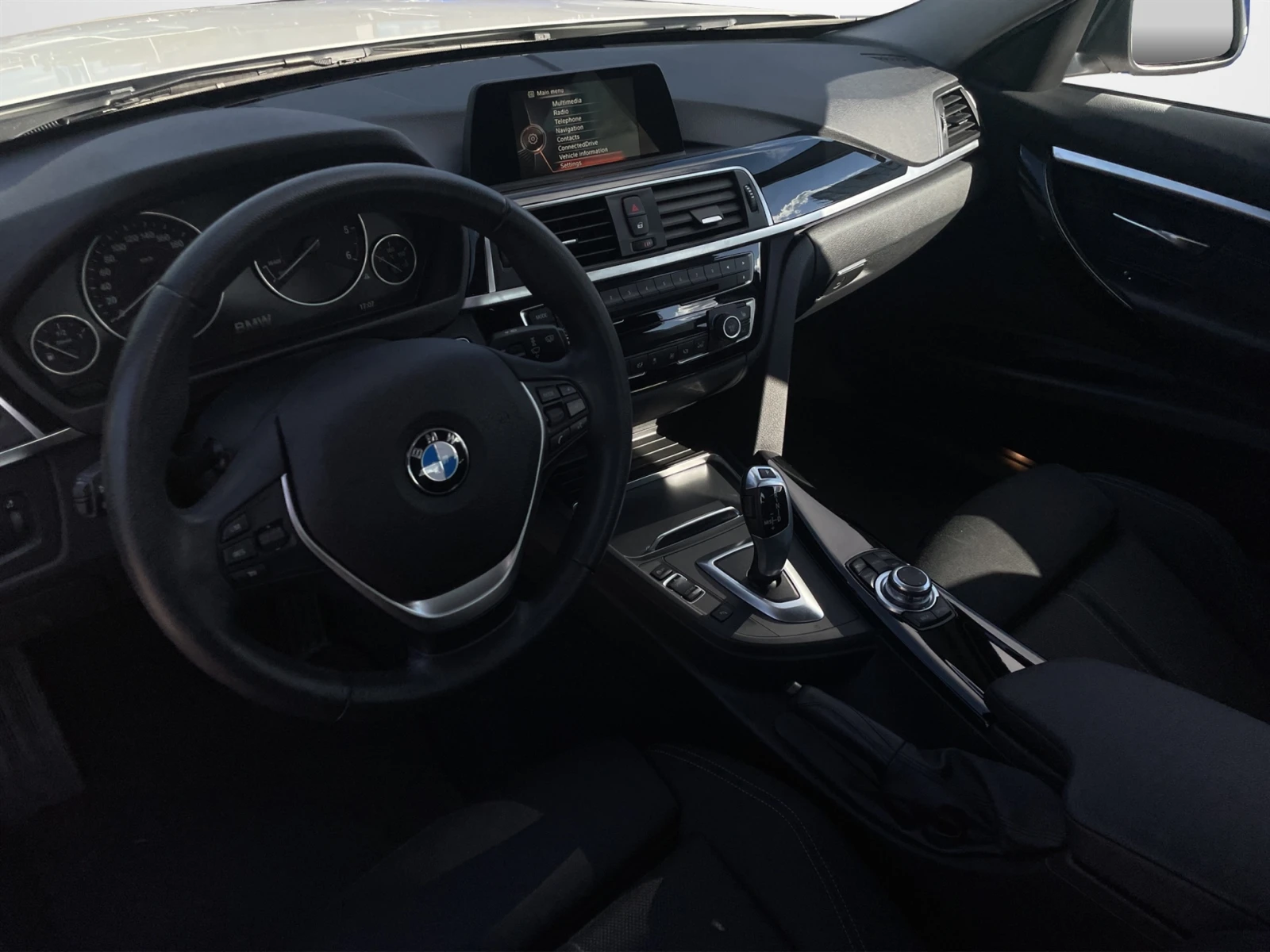 BMW 320 xDrive - изображение 6