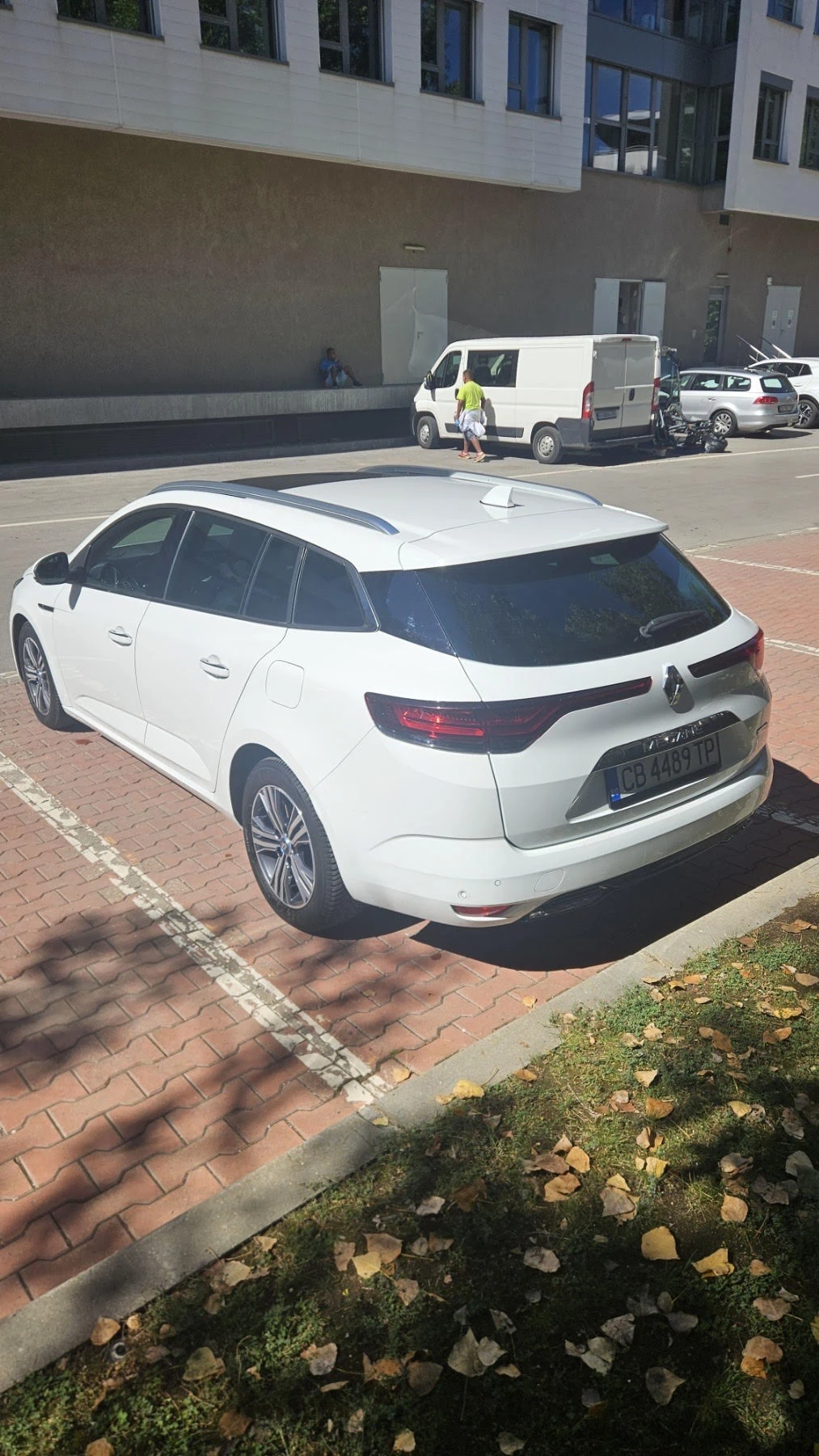 Renault Megane E-TECH Plug-in 160  - изображение 4