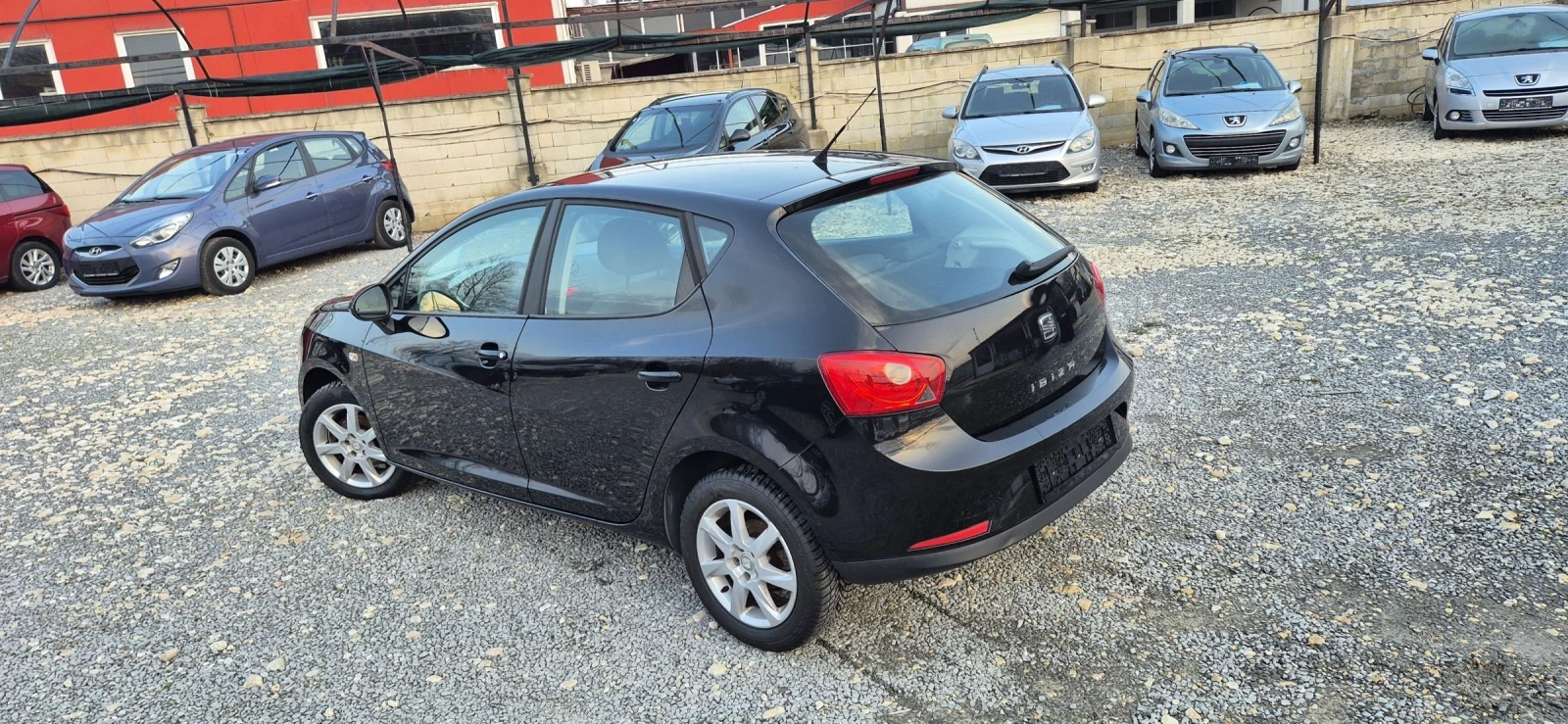 Seat Ibiza 1.6 TDI , снимка 7 - Автомобили и джипове - 52669727