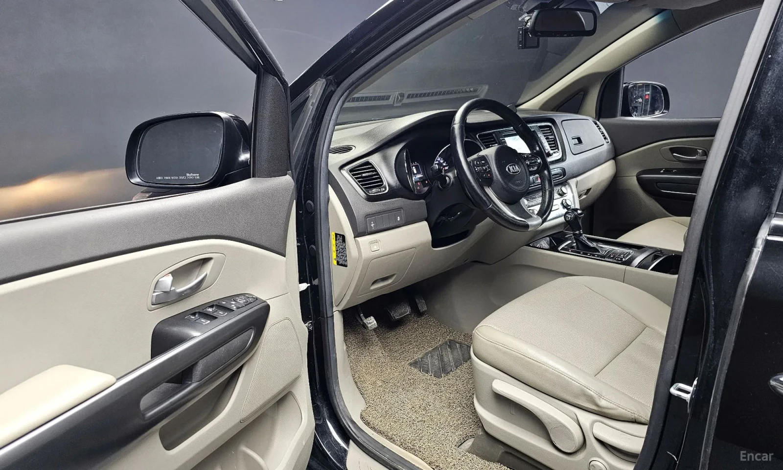 Kia Carnival 9-seater Luxury, снимка 4 - Автомобили и джипове - 54218204