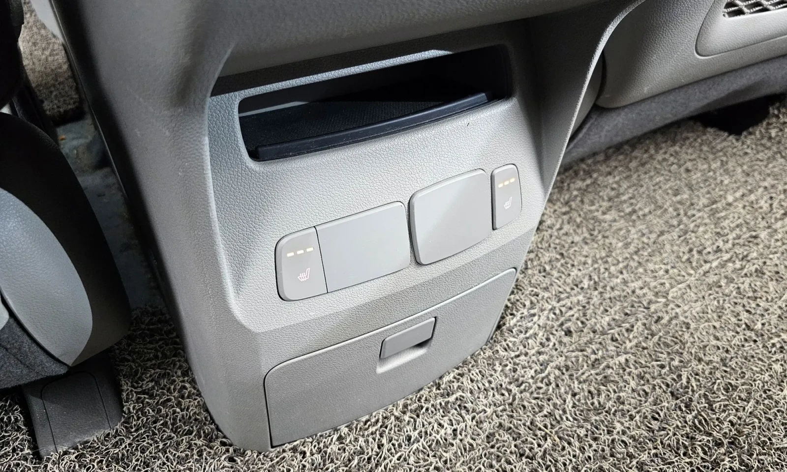 Kia Carnival 9-seater Luxury, снимка 9 - Автомобили и джипове - 54218204