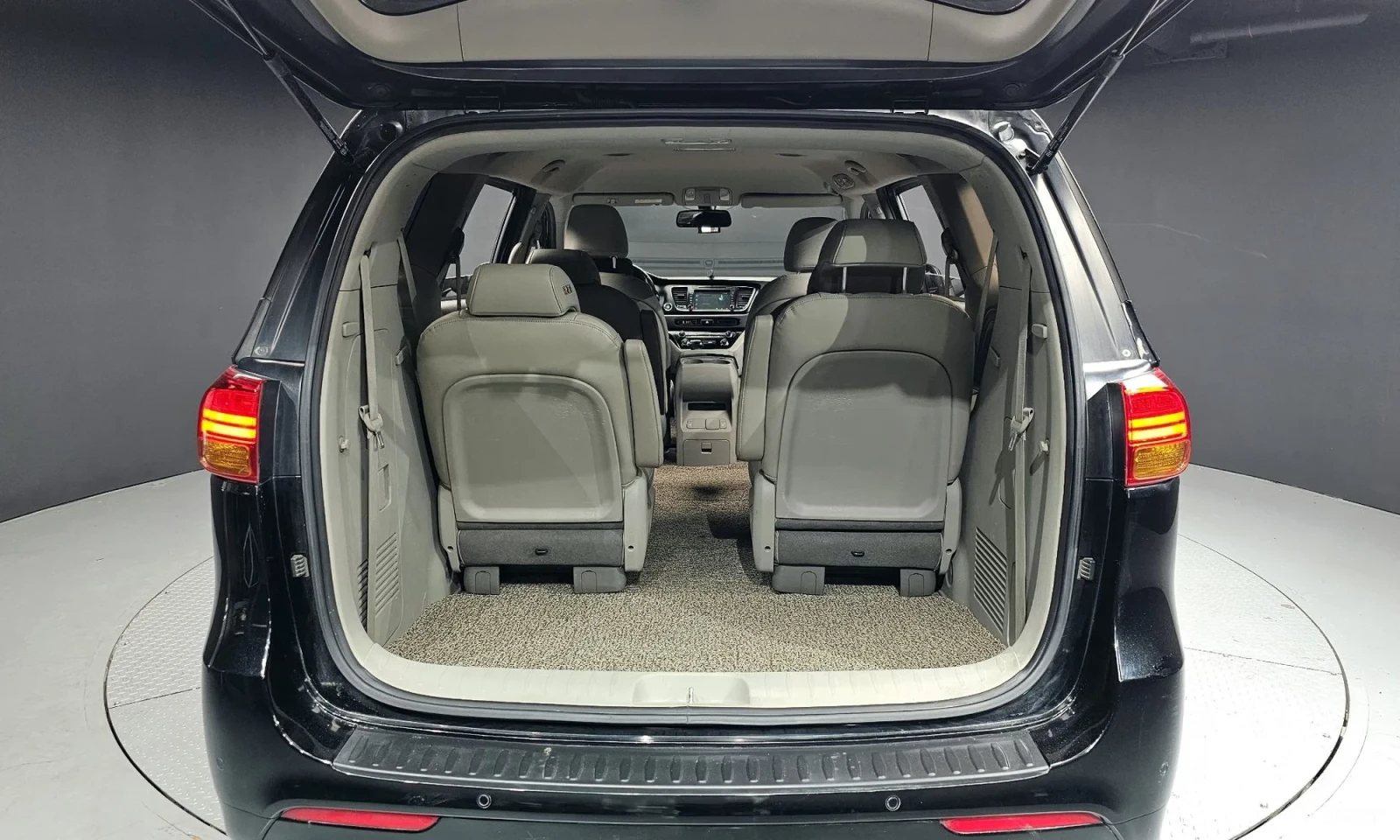 Kia Carnival 9-seater Luxury, снимка 10 - Автомобили и джипове - 54218204