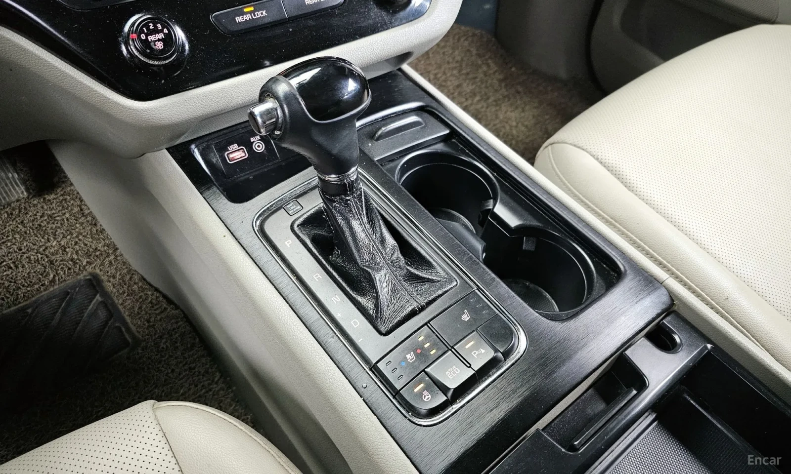 Kia Carnival 9-seater Luxury, снимка 7 - Автомобили и джипове - 54218204