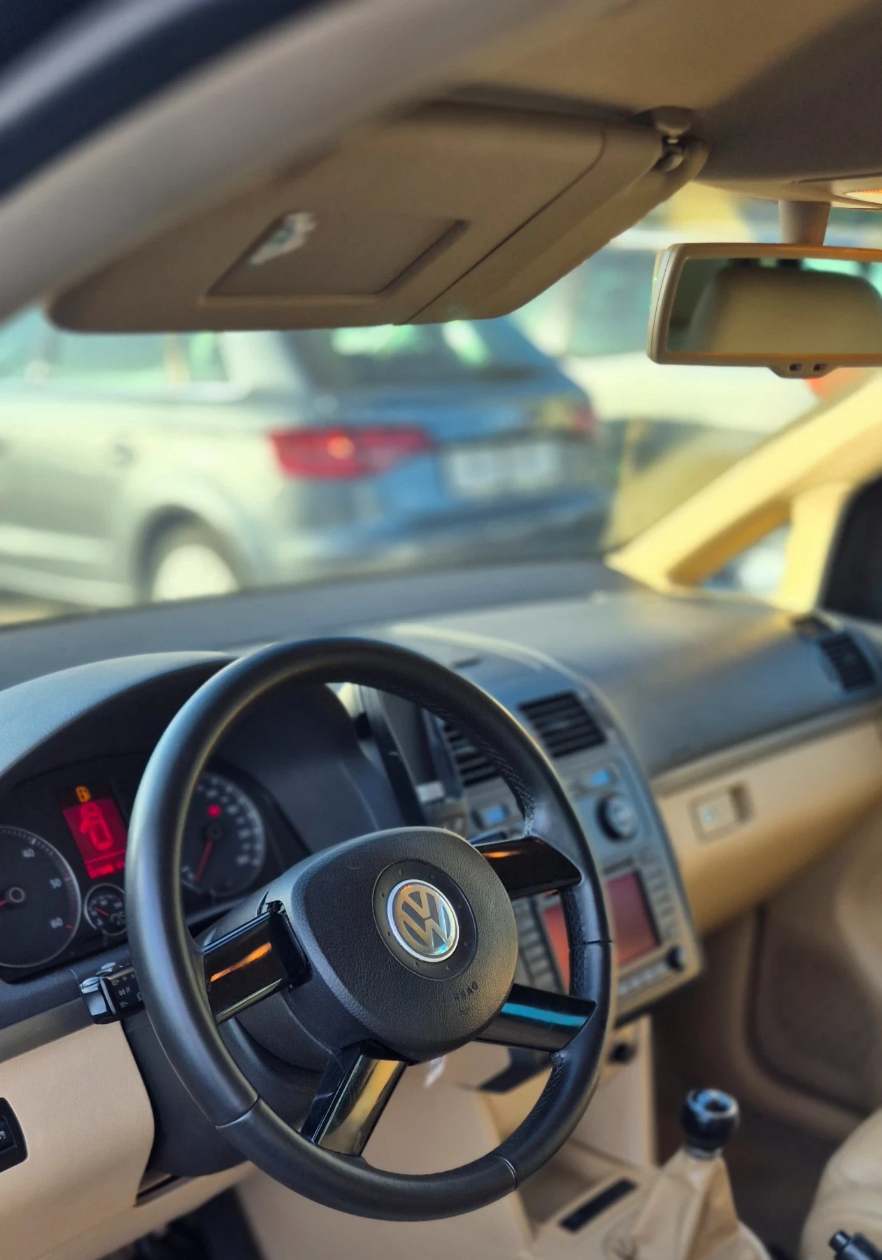 VW Touran 2.0TDI* NAVI* 6+ 1* КОЖА, снимка 7 - Автомобили и джипове - 54220408