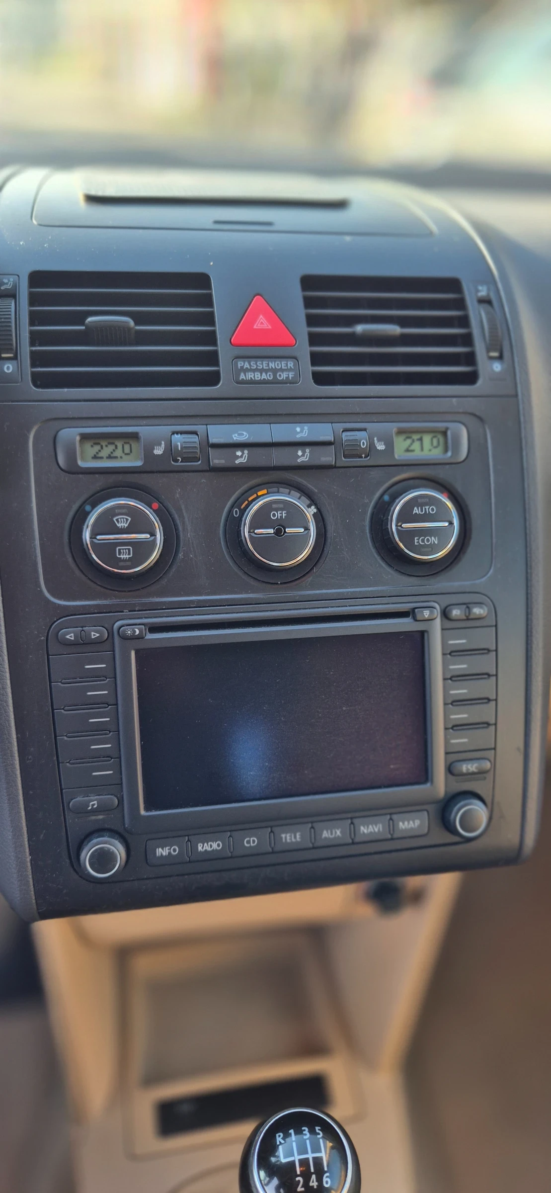 VW Touran 2.0TDI* NAVI* 6+ 1* КОЖА, снимка 10 - Автомобили и джипове - 54220408