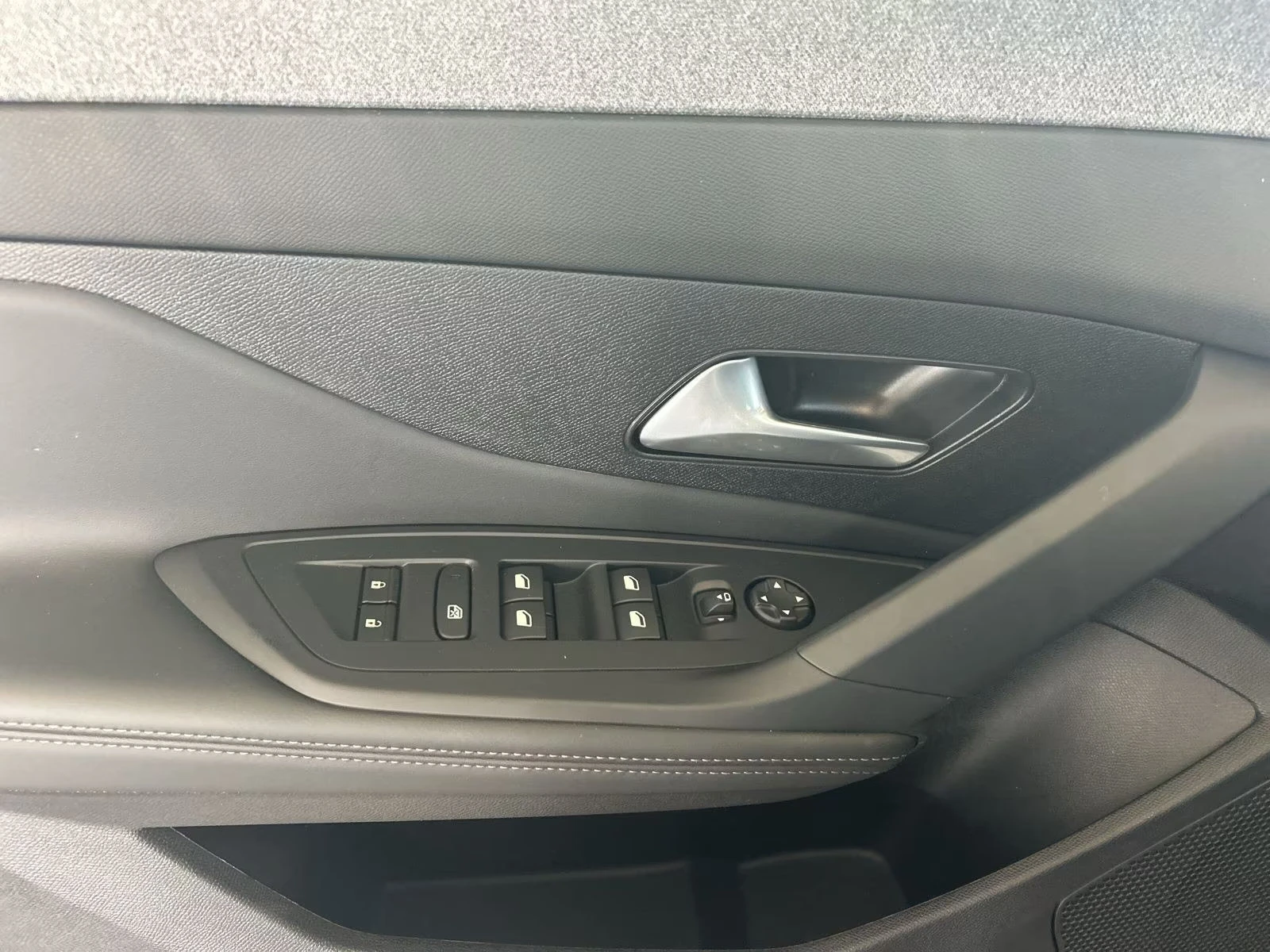 Peugeot 308 e-ALLURE/156HP/CAM/NAVI/ACC/LED/H.PUMP/CPLAY/317q, снимка 9 - Автомобили и джипове - 54596476