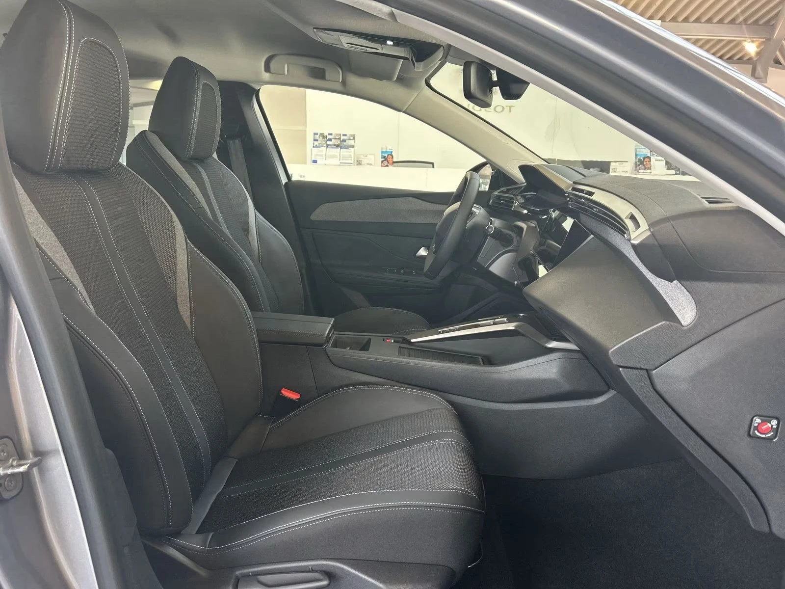 Peugeot 308 e-ALLURE/156HP/CAM/NAVI/ACC/LED/H.PUMP/CPLAY/317q, снимка 8 - Автомобили и джипове - 54596476