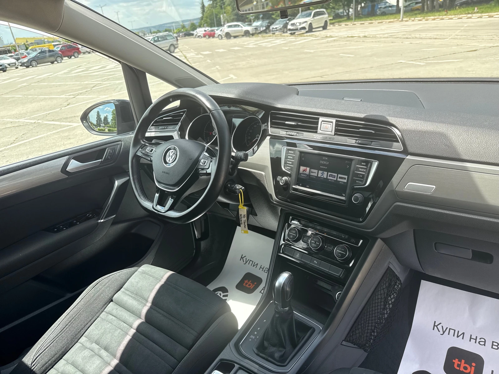 VW Touran 2.0///150p.s///6+ 1///NAVI///Масаж///, снимка 11 - Автомобили и джипове - 54752813